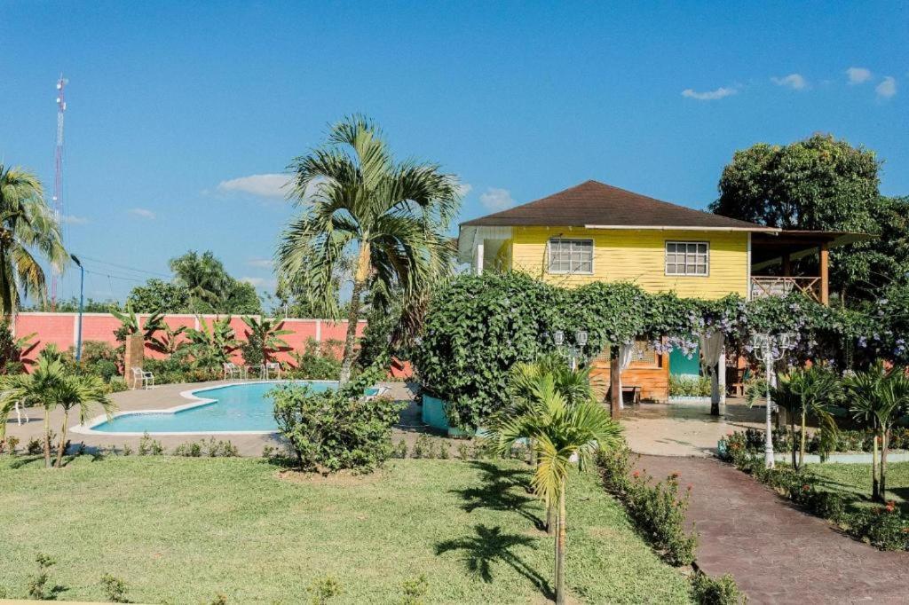 Guacamayos Hotel Bonao エクステリア 写真