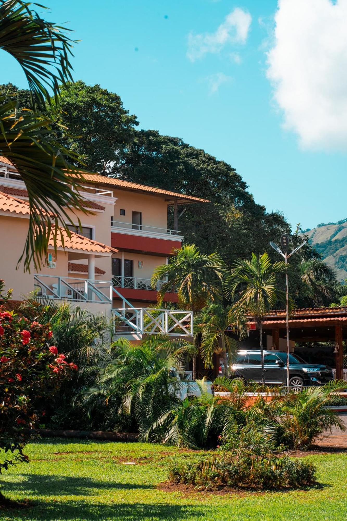 Guacamayos Hotel Bonao エクステリア 写真